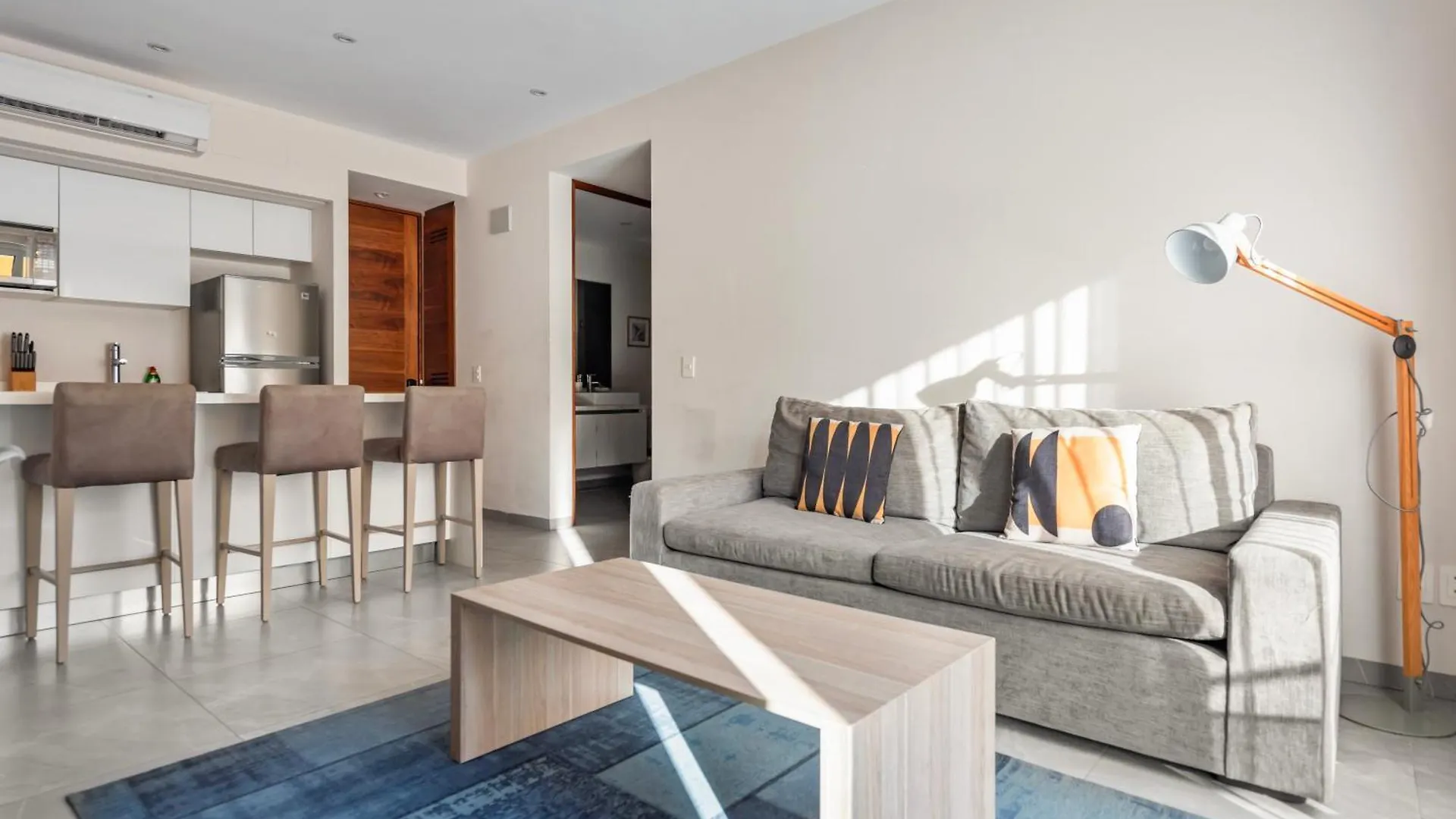 Luxury Condo 2 Hab Cocina Ac Gym Pool Cine プレヤデルカーメン 0*,  メキシコ